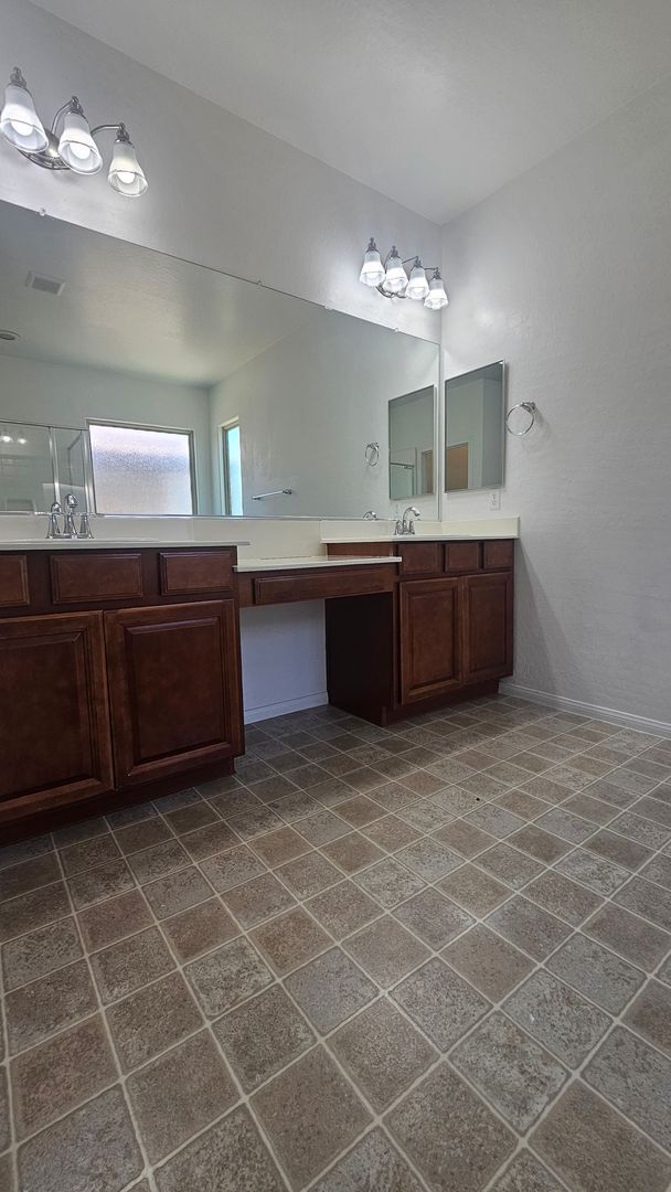 Building Photo - Spacious 4 Bedroom Home with Open Layout & Stunning Backyard