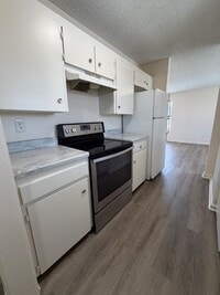 Building Photo - 501 Sweetbriar St