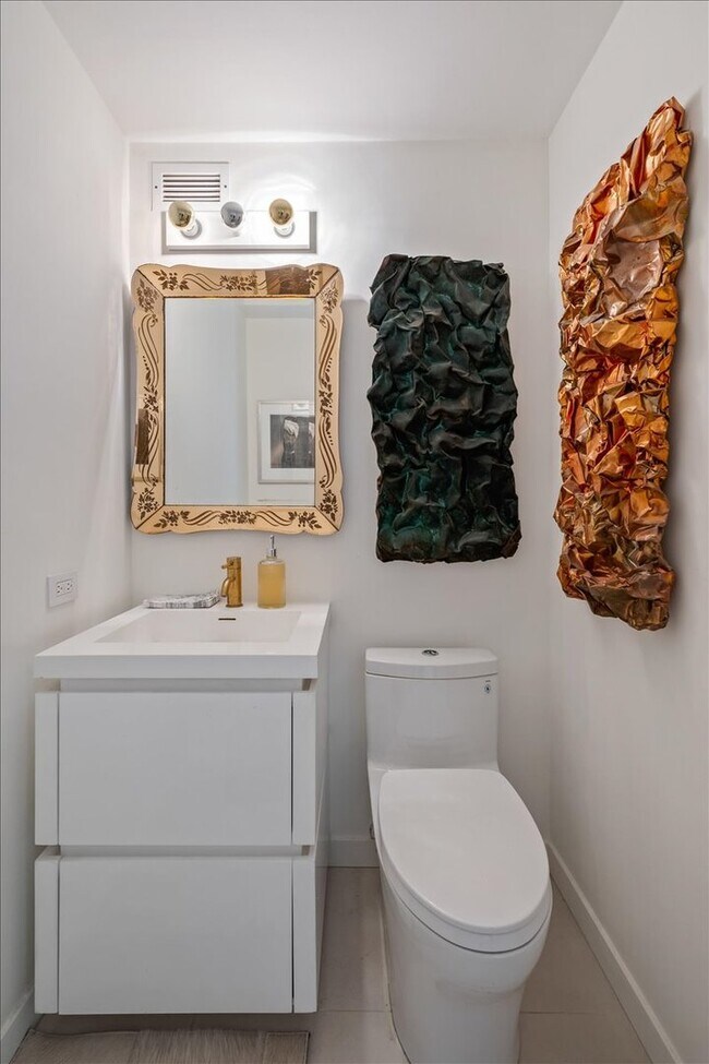 Building Photo - 360 E Randolph St