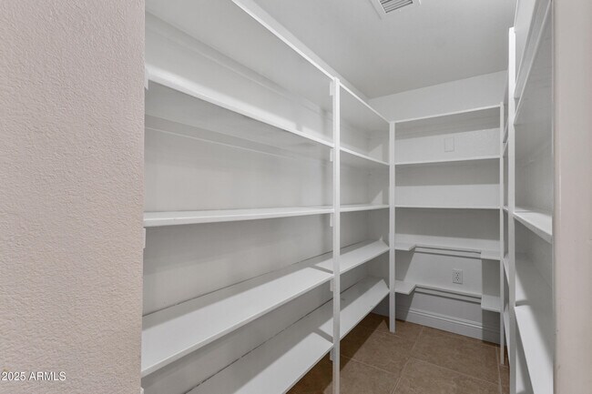 Building Photo - 1131 N York Cir