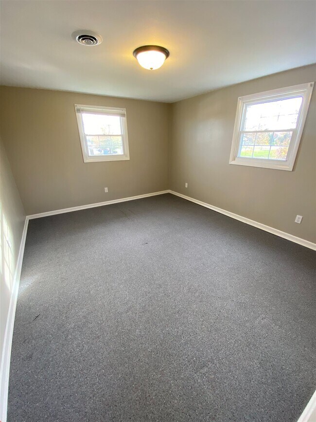 Building Photo - 10217 Auburn Rd