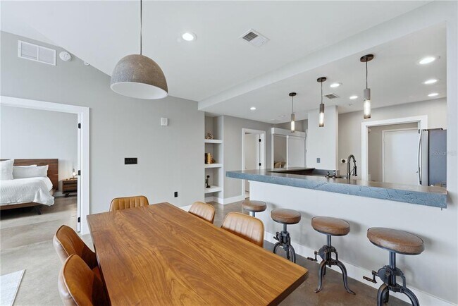 Building Photo - 525 E Jackson St