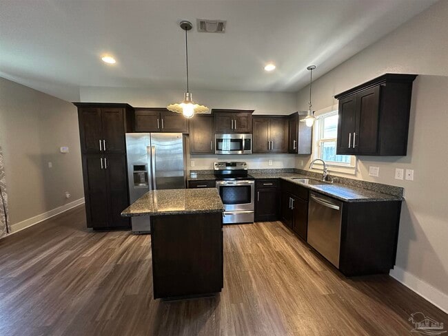 Building Photo - 923 E Belmont St