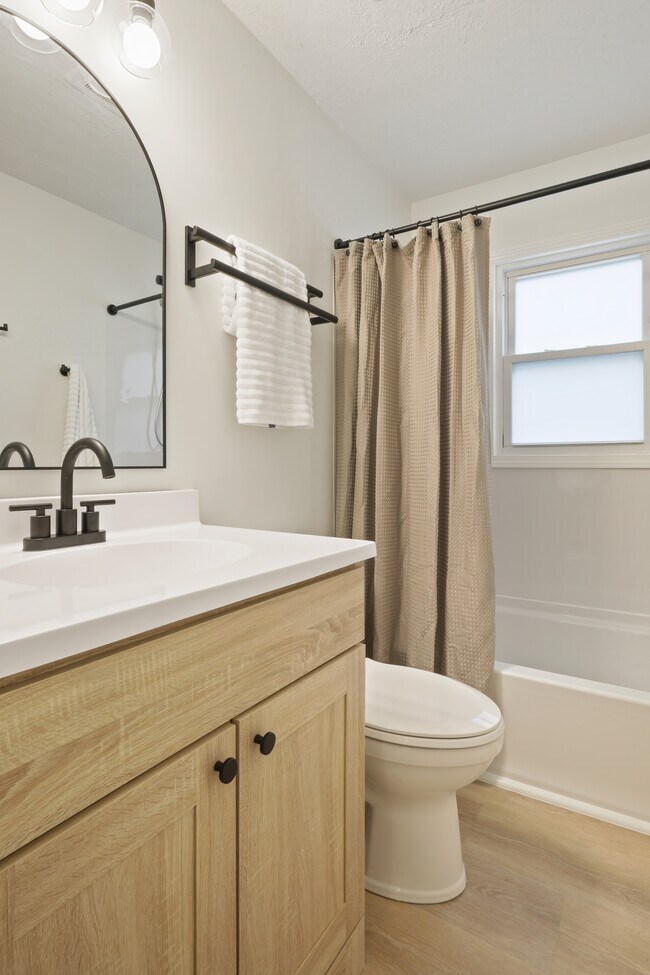 Building Photo - 1003 E Hopkins Dr