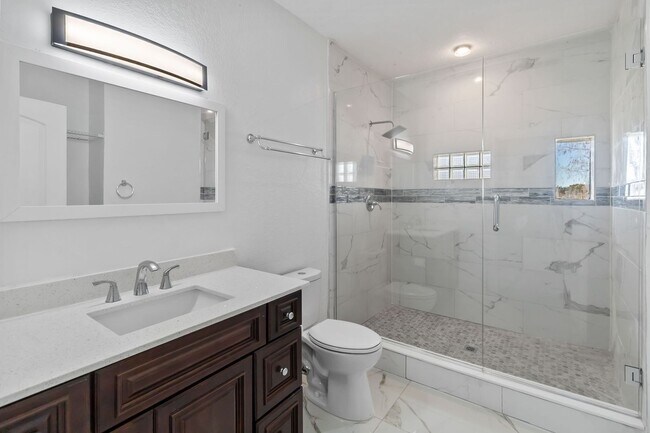 Building Photo - 4/3 Lakefront Home for Rent – 1 Acre – Near College Park & Downtown Orlando