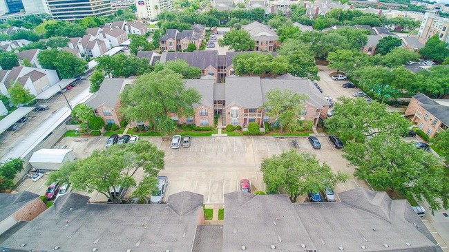 Building Photo - 2255 Braeswood Park Dr