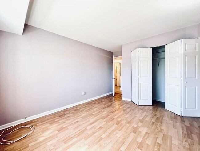 Building Photo - 1609 N Windsor Dr