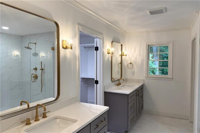 Building Photo - 1892 Mercedes Ct NE