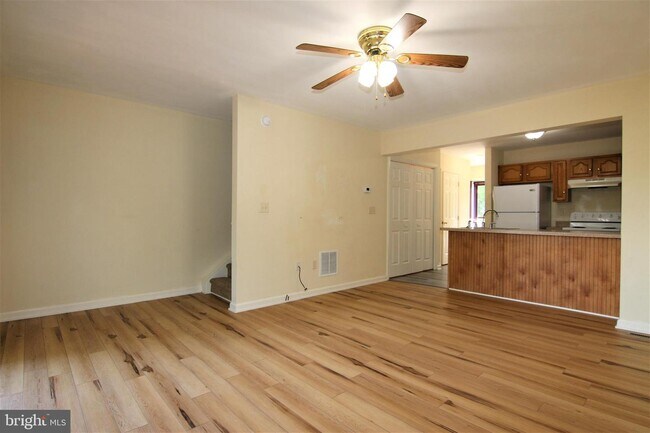 Building Photo - 115 E Sewell St