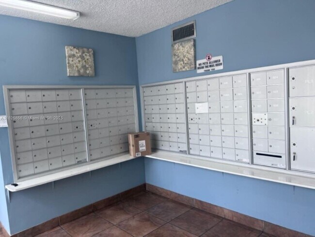 Building Photo - 1801 S Treasure Dr