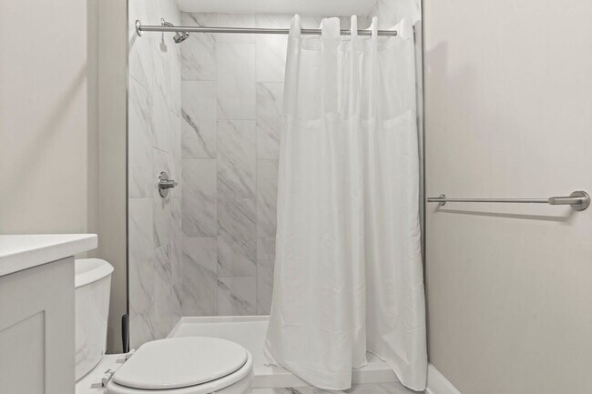 Building Photo - 916 N Delaware Ave