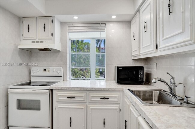 Building Photo - 2000 Atlantic Shores Blvd
