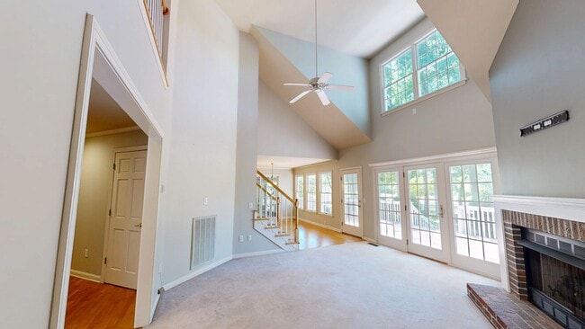 Building Photo - 33 Fairway Dr