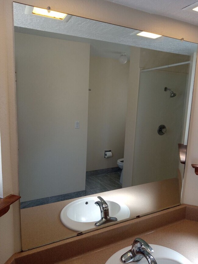 Building Photo - 4 BEDROOM 3 BATHROOM HOME IN THE VIBRANT C...