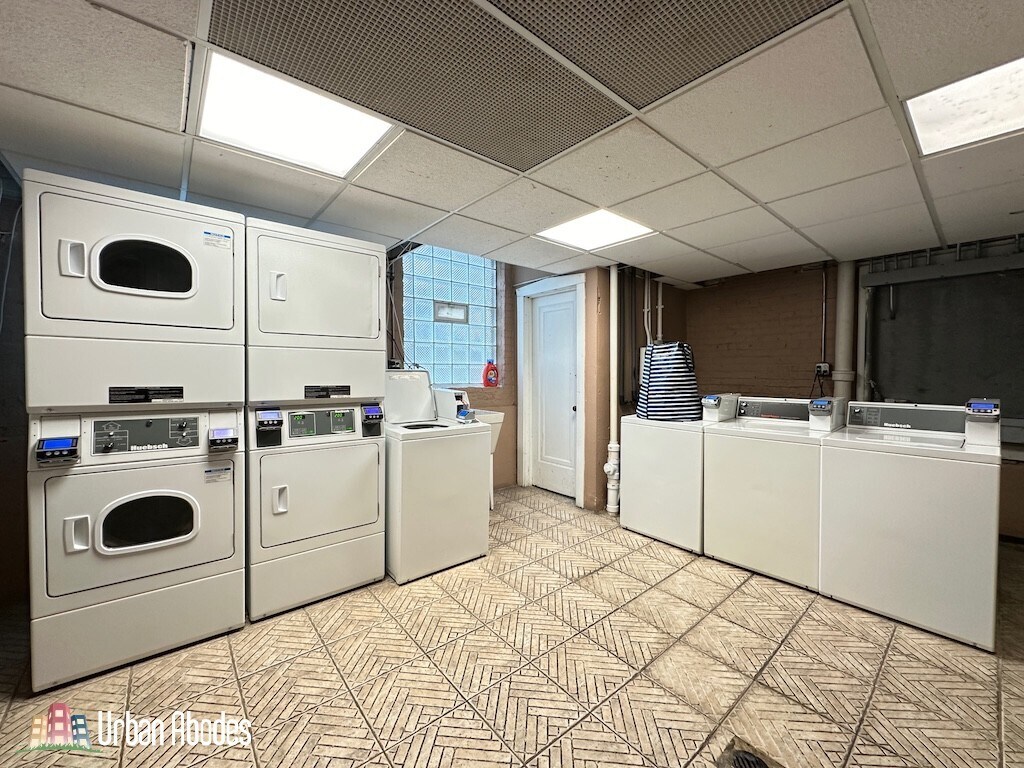 Building Photo - 523 W Melrose St