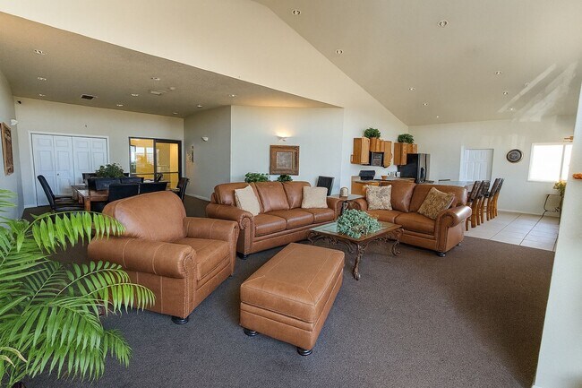 Building Photo - Diamond Valley Apartments