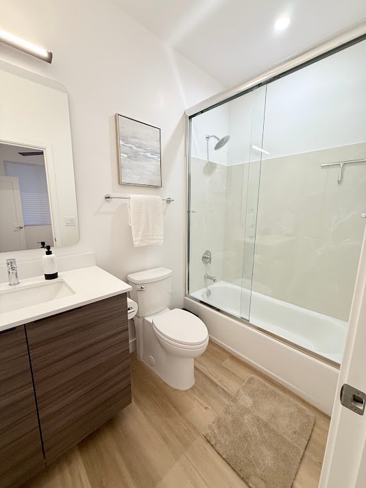Ground Level Bath - 4220 N 32nd St