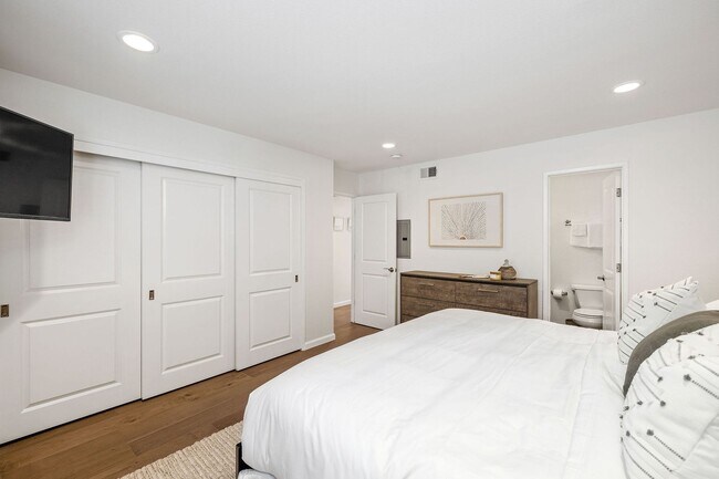 Building Photo - Beachside Retreat – Steps to the Sand in Hermosa Beach!