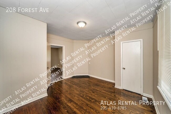 Building Photo - 208 Forest Ave