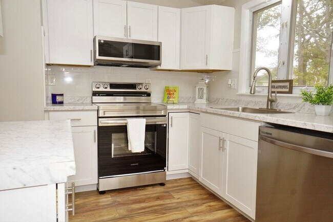 Building Photo - 42 Woodfield St