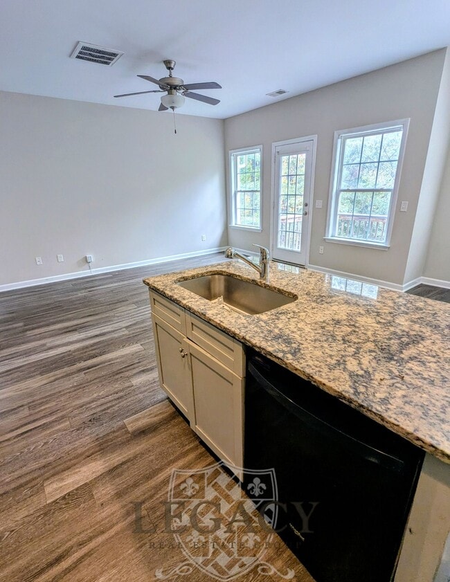 Building Photo - 612 Pippin Dr