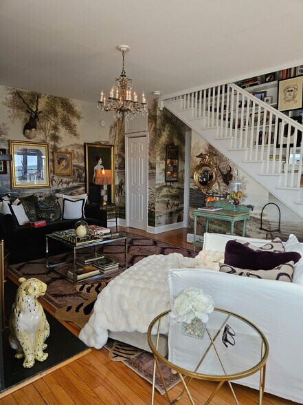 sitting area in living room - 1301 Rogers Rd