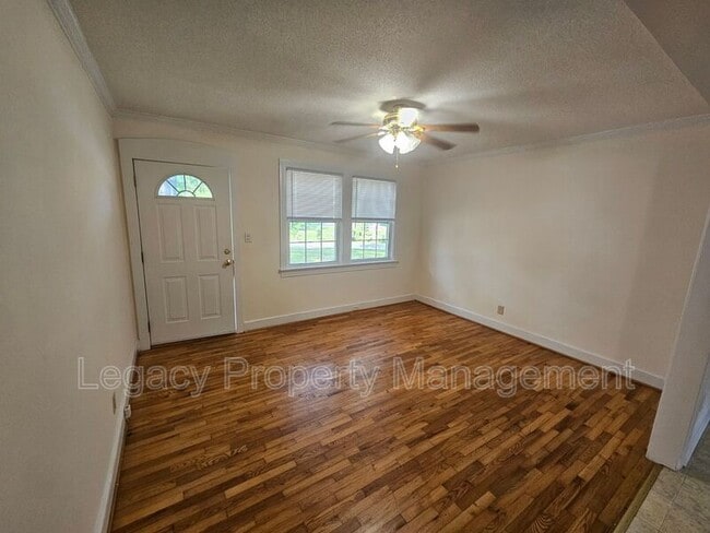 Building Photo - 601 E Willowbrook Dr