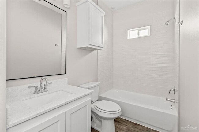 Building Photo - 1305 Shavano Dr