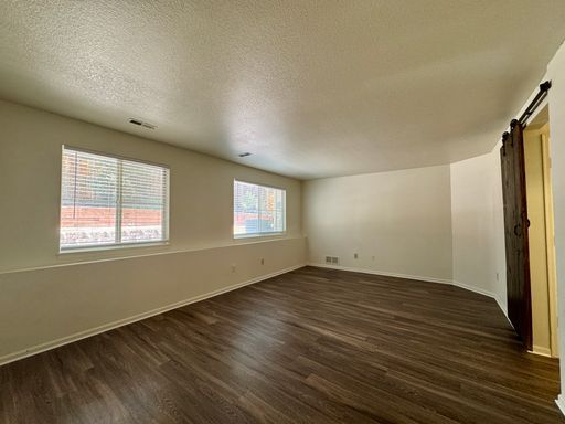 Building Photo - Cheery 3 bedroom 2 Bath Home! Available NOW