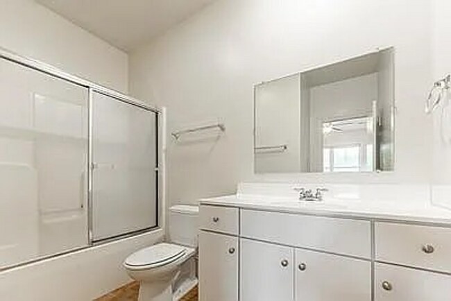 Building Photo - Beautiful 3bd 3bath home!