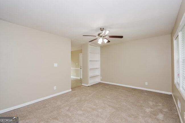 Building Photo - 464 Pinecrest Dr