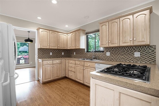 Building Photo - 319 Forest Lake Dr