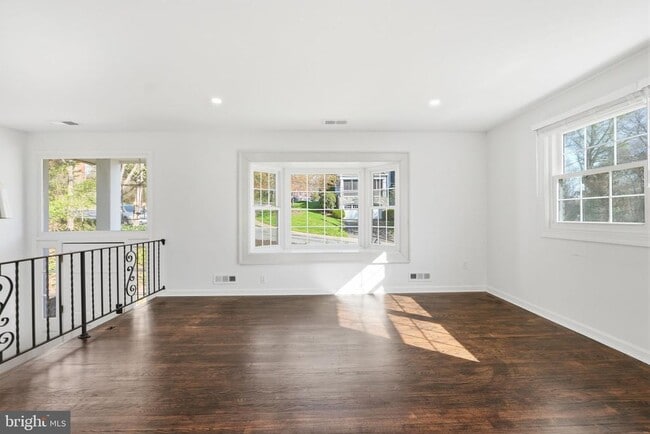 Building Photo - 448 Summers Dr