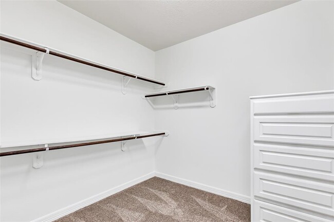 Building Photo - 630 Carriage View Ln