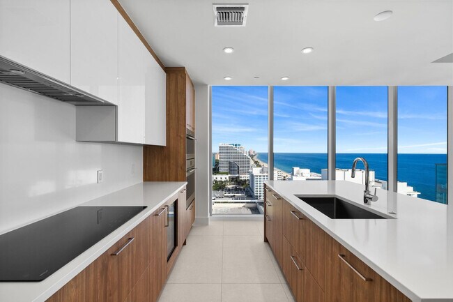 Building Photo - 151 N Seabreeze Blvd