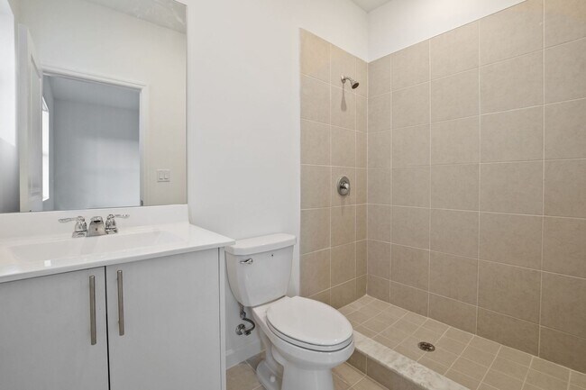 Building Photo - Modern 3-Bedroom Townhome with Private Backyard in Homestead