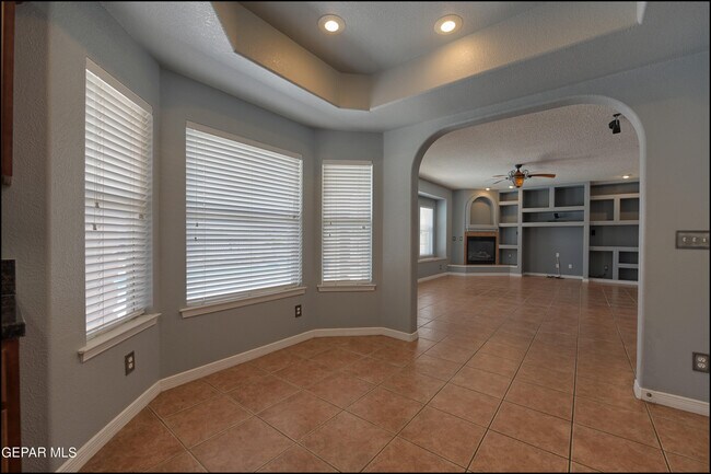 Building Photo - 6300 Franklin Vista Dr