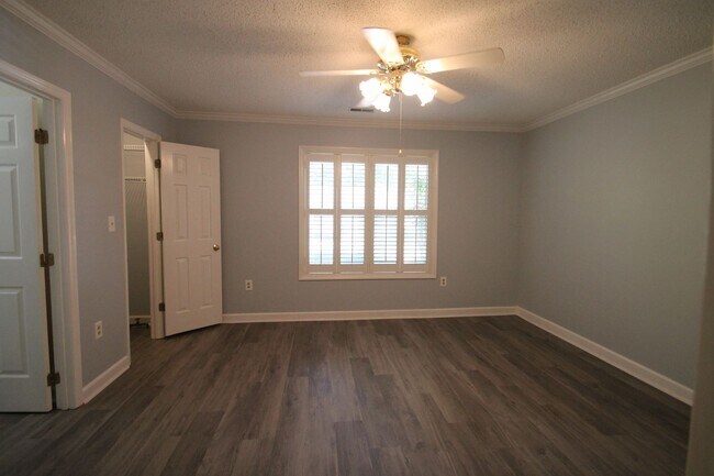 Building Photo - 806 Beech Dr
