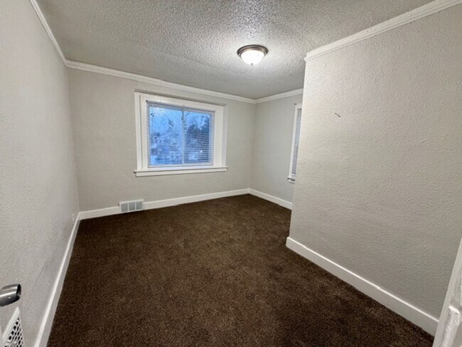 Building Photo - 3 bedroom 1 bath for lease- Section 8 ready call 313-429-3244 KPM Detroit