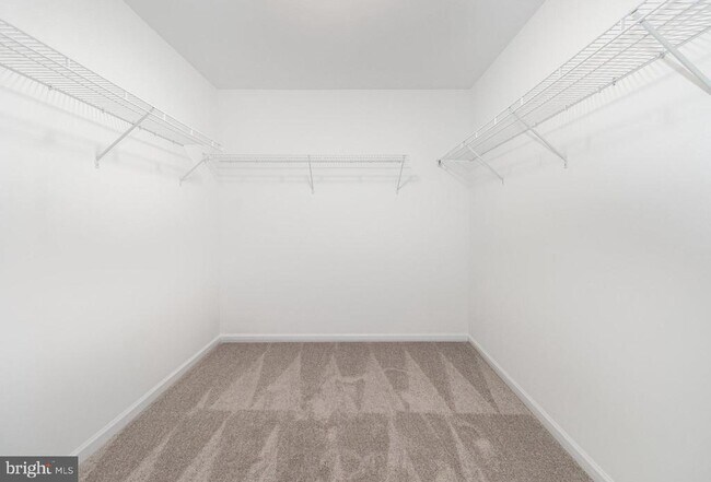 Building Photo - 7870 Briarwood Dr