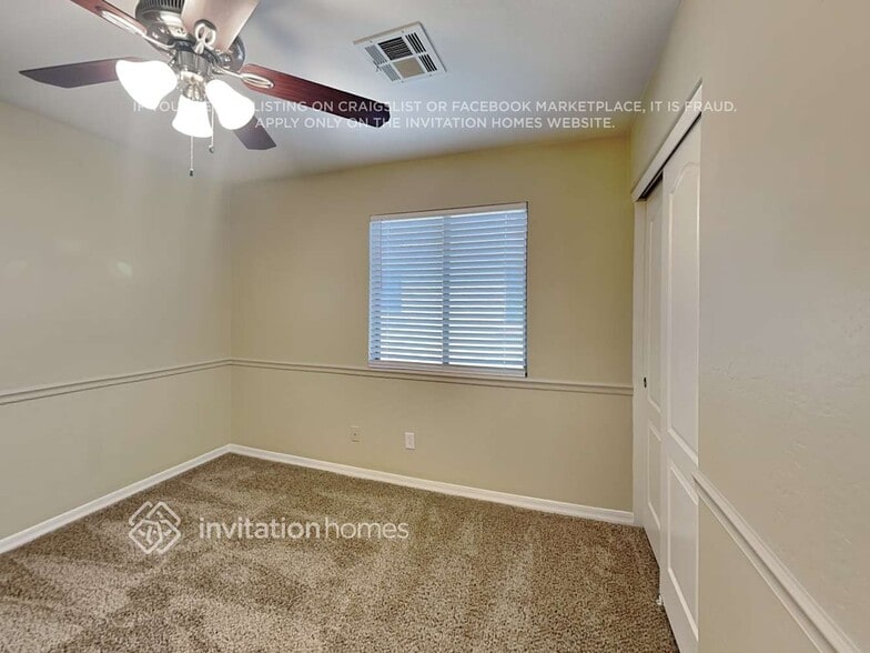 Building Photo - 1352 E Kelsi Ave