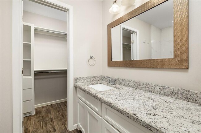 Building Photo - 1305 Alta Vis Dr