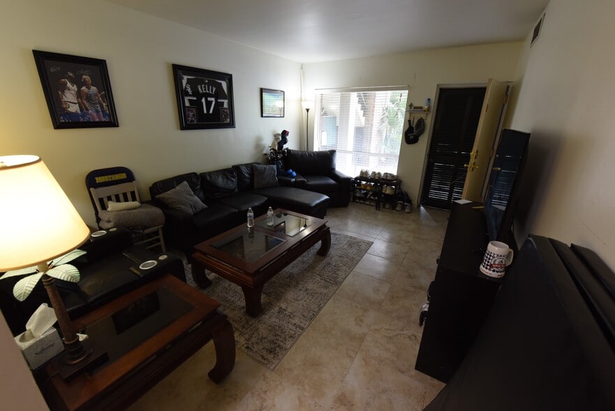 Primary Photo - 57 Hanover Cir