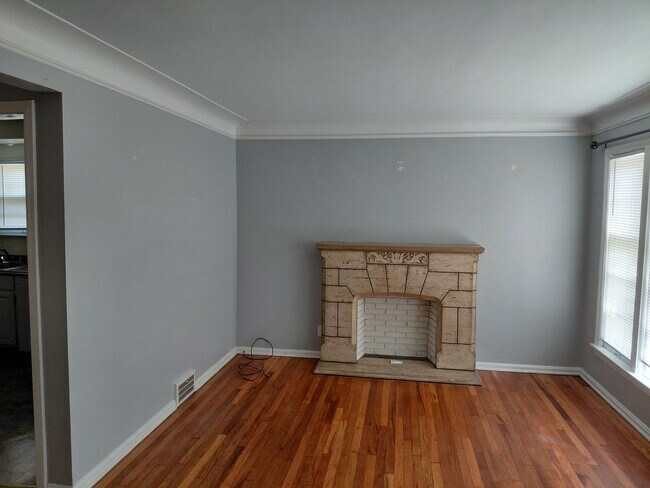 Building Photo - 3911 Warrendale Rd