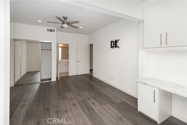 Building Photo - 341 Magnet