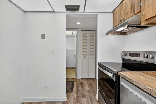 Building Photo - 5220 Las Verdes Cir