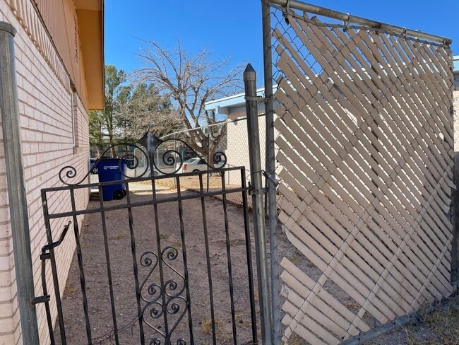 Building Photo - 8137 Staghorn Dr