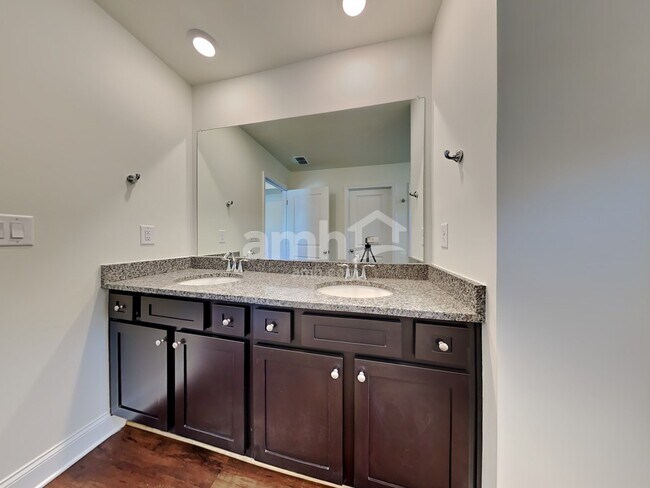 Building Photo - 909 Headland Wy