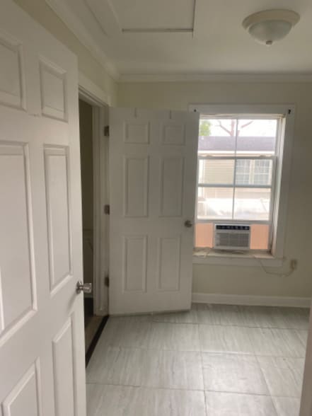 Building Photo - 5635 Leon St