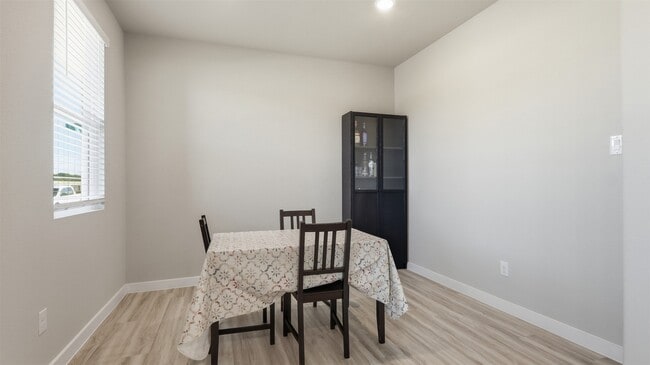 Building Photo - 1525 Blue Acer Dr